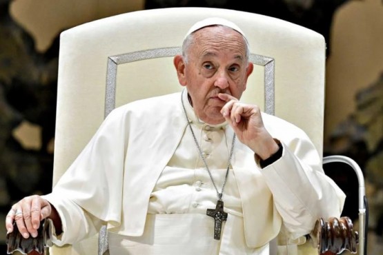 Internaron al papa Francisco por una bronquitis