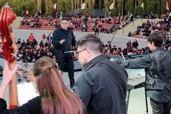 Hermosa experiencia para la Banda Sinfónica de El Calafate sobre el escenario