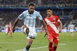 Racing perdió ante Argentinos pero se salvó de una goleada