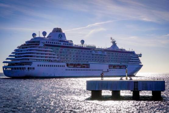 El exclusivo Crystal Serenity arribó a Puerto Madryn