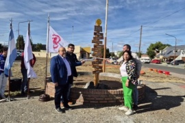 Río Gallegos celebró con la inauguración del Poste de la Paz