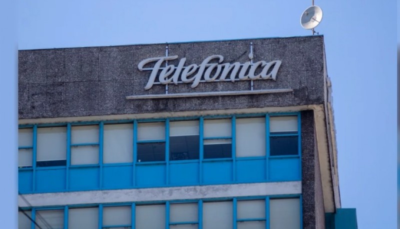 Grupo Clarín compra Telefónica, pero el Gobierno se opone