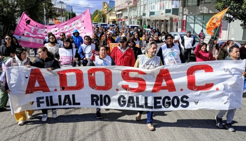 La marcha recorrió el centro de Río Gallegos 