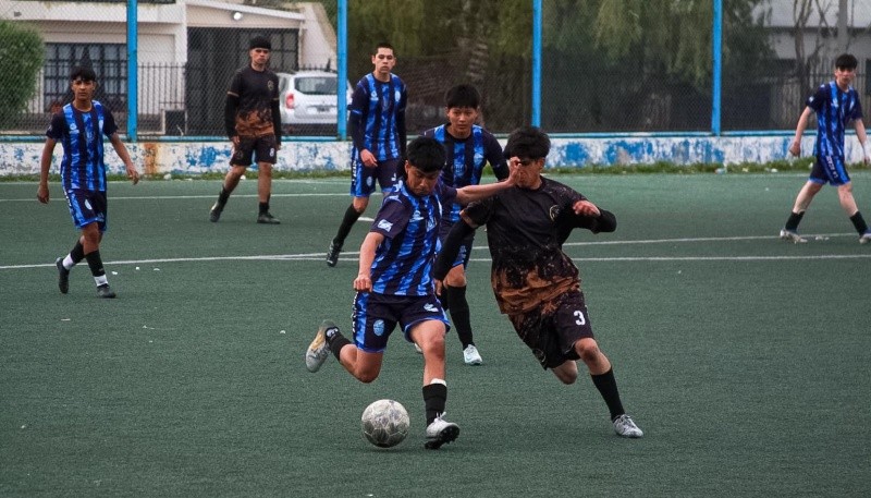 Mañana, después de las 21:00, estarán jugando en la Pino Talleres y La Kuadra. (Foto: Liga Barrial RG)