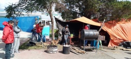 Desocupados de la construcción tomaron la Municipalidad de Puerto Santa Cruz