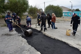 Continúa el operativo de bacheo y las reparaciones de hormigón en Río Gallegos