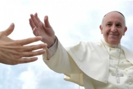 El Papa pasó una noche tranquila, pero su pronóstico sigue siendo reservado