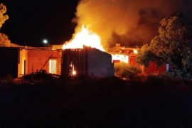 Investigan el incendio en una casa abandonada