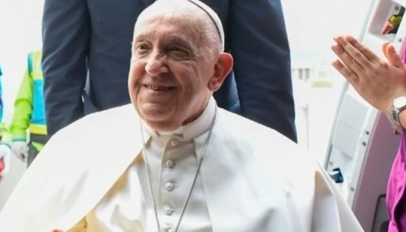 El Papa permanece 