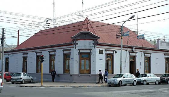 Los trabajadores esperan ser recibidos por Roquel en el municipio.