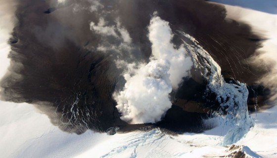 El volcán Hudson se encuentra a 100 kilómetros de Los Antiguos.