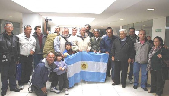 Los veteranos al arribar al aeropuerto local.