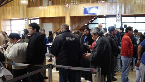 La frontera chilena colmada por los viajeros.