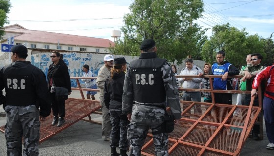 Momentos de tensión entre sindicalistas y policias. (Foto: L. f)