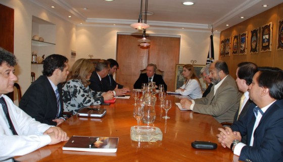 Peralta se reunió con su gabinete antes de partir a Buenos Aires.