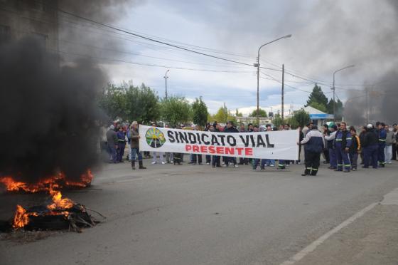 Los trabajadores cortaron la Lisandro de La Torre. (L. F)