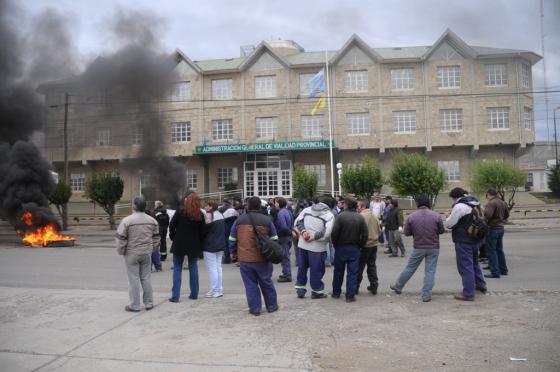 Alrededor de 50 trabajadores encabezaron la protesta. (L. F)