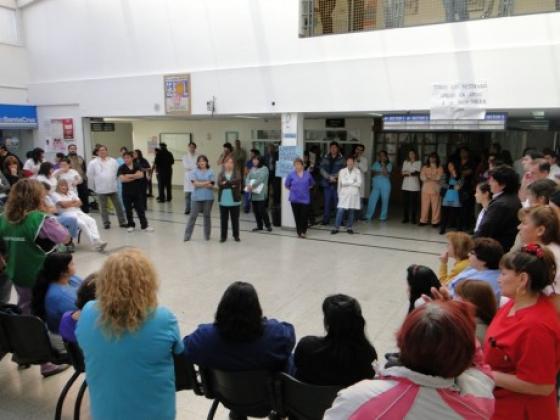 Ayer, los trabajadores durante la asamblea.