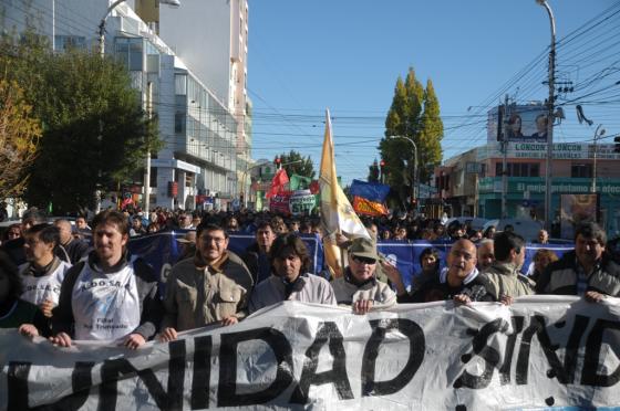 Los trabajadores estatales ayer, durante la movilización. (Foto: L. Franco)  