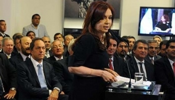 Cristina promulgó la ley de recuperación de YPF. Foto Telam.