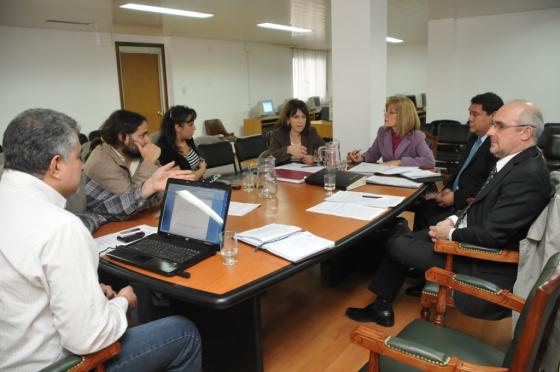 Ayer, la reunión en paritarias en el Tribunal Superior de Justicia. (Foto L. Franco)