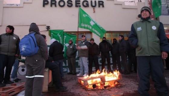 Los últimos reclamos del Sindicato de Camioneros en Río Gallegos. (Foto H. Córdoba)