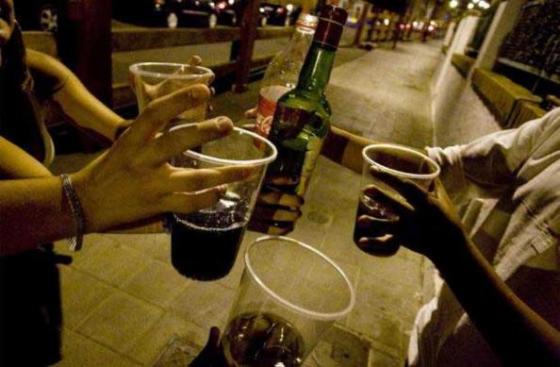 El alcohol en la calle es un problema.