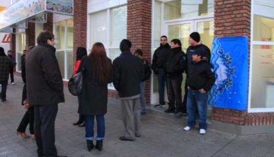 Vigiladores de zona norte cuando reclamaron en el Ministerio de Salud. (Foto Archivo) 