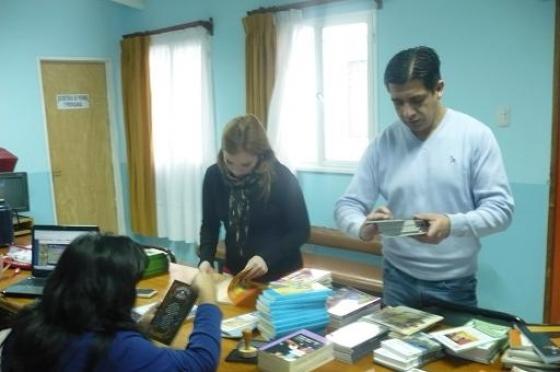 Por el momento están nventariando el material bibliográfico.