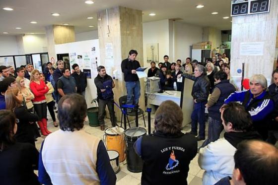 El gremio Luz y Fuerza en una de sus asambleas. (Foto Archivo)