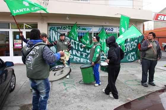 Referentes del gremio, ayer durante la manifestación (Foto H. Córdoba)