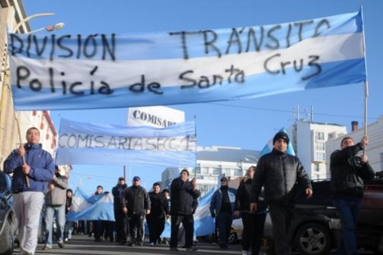 Los efectivos policiales durante el acuartelamiento. (Foto Archivo)