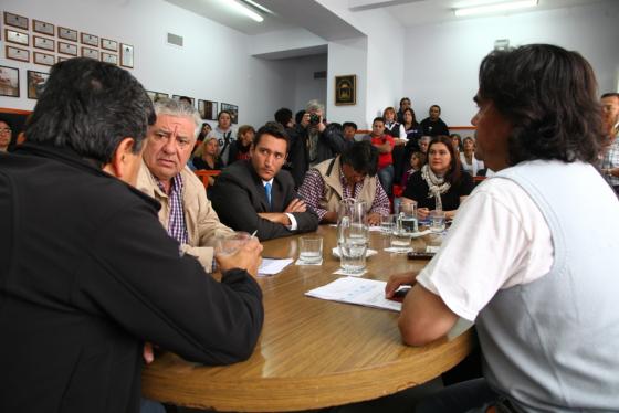 La reunión de la mesa de negociación paritaria municipal. (Foto H.C.)