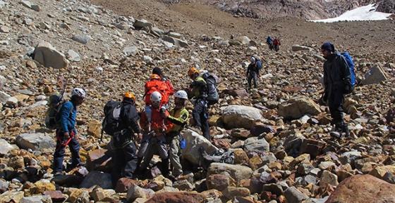 La Comisión de Auxilio de El Chaltén en un nuevo rescate en la Supercanaleta, Monte Fitz Roy (Foto: Leo Viamonte-La Cachaña)