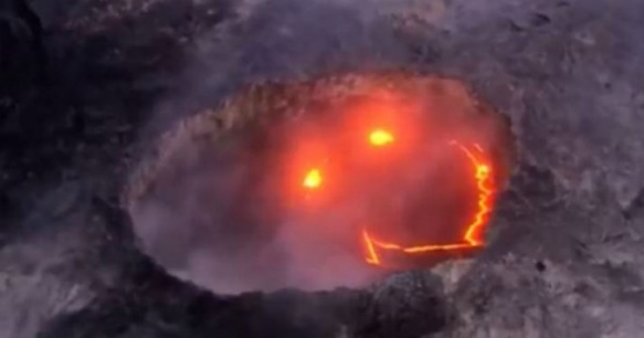 Así sonríe el volcán al entrar en erupción. 